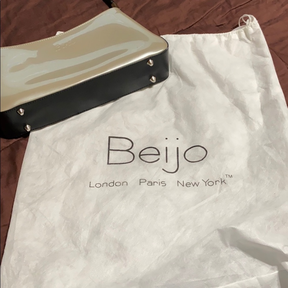 Beijo Handbag. NWOT! - Picture 16 of 16